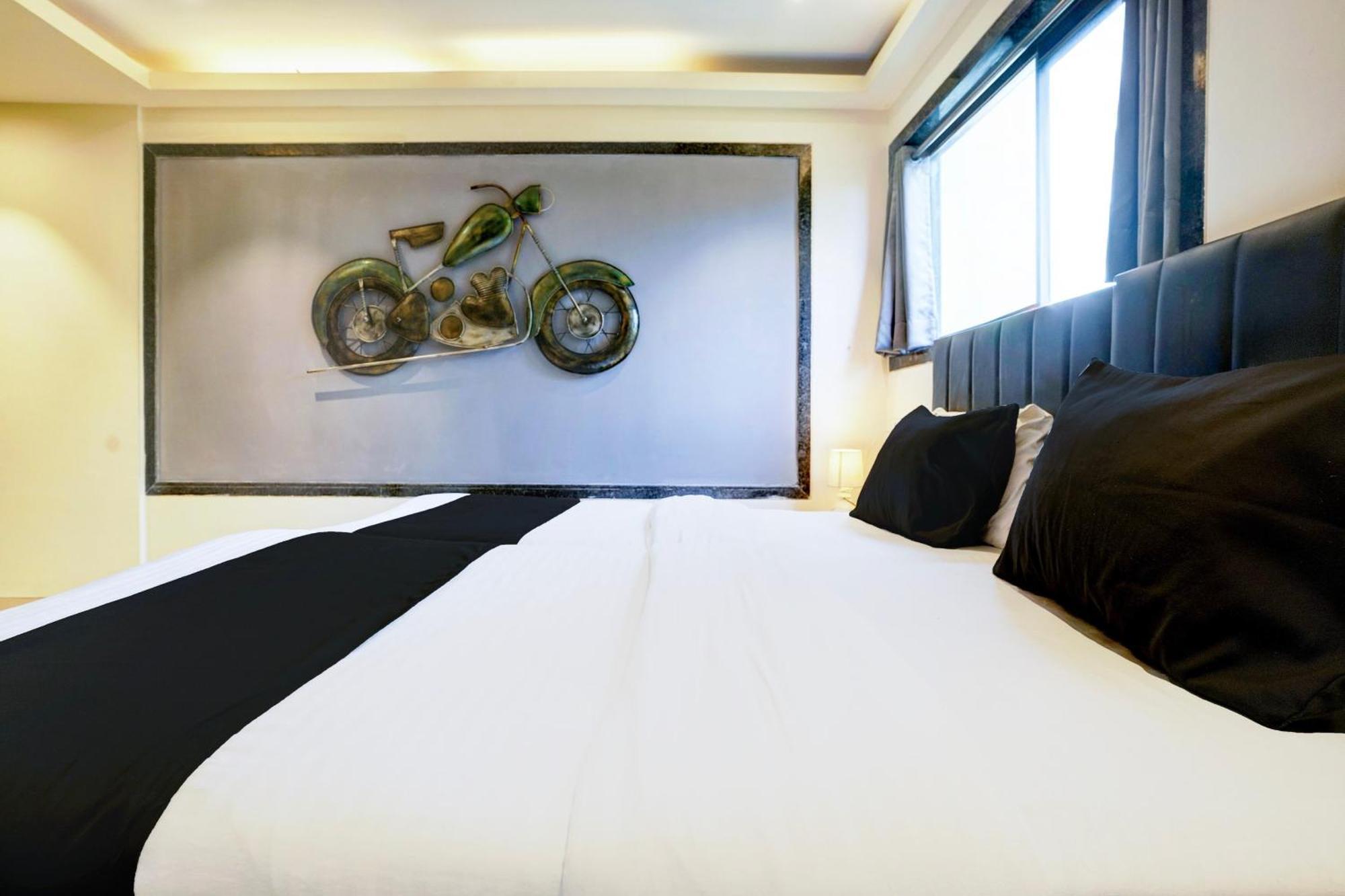 Super Hotel O Seawoods Near Palm Beach Road Formerly Sai Roop Navi Mumbai Buitenkant foto