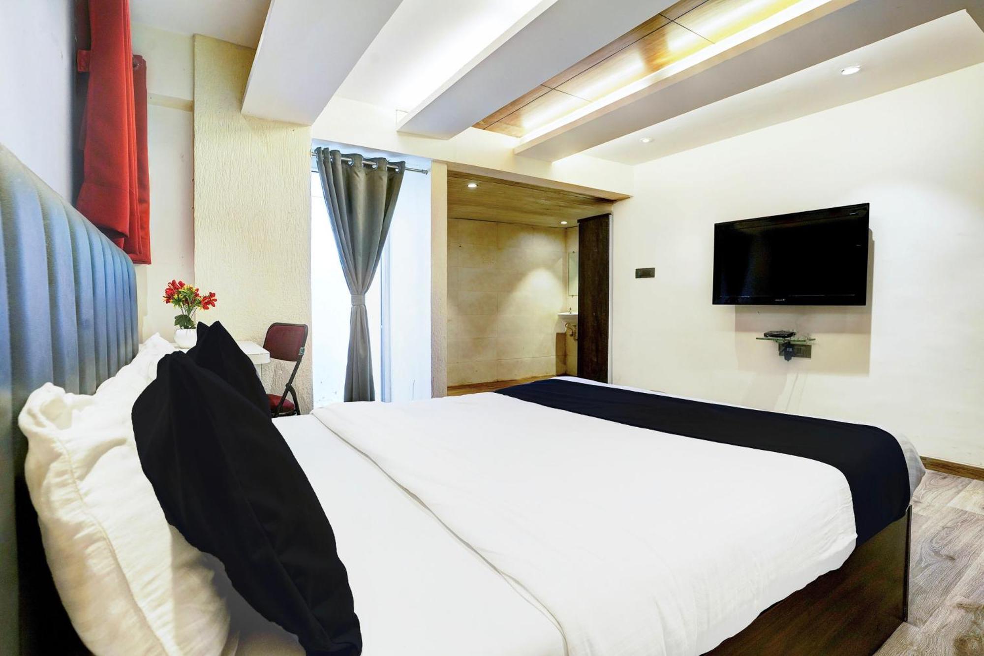 Super Hotel O Seawoods Near Palm Beach Road Formerly Sai Roop Navi Mumbai Buitenkant foto