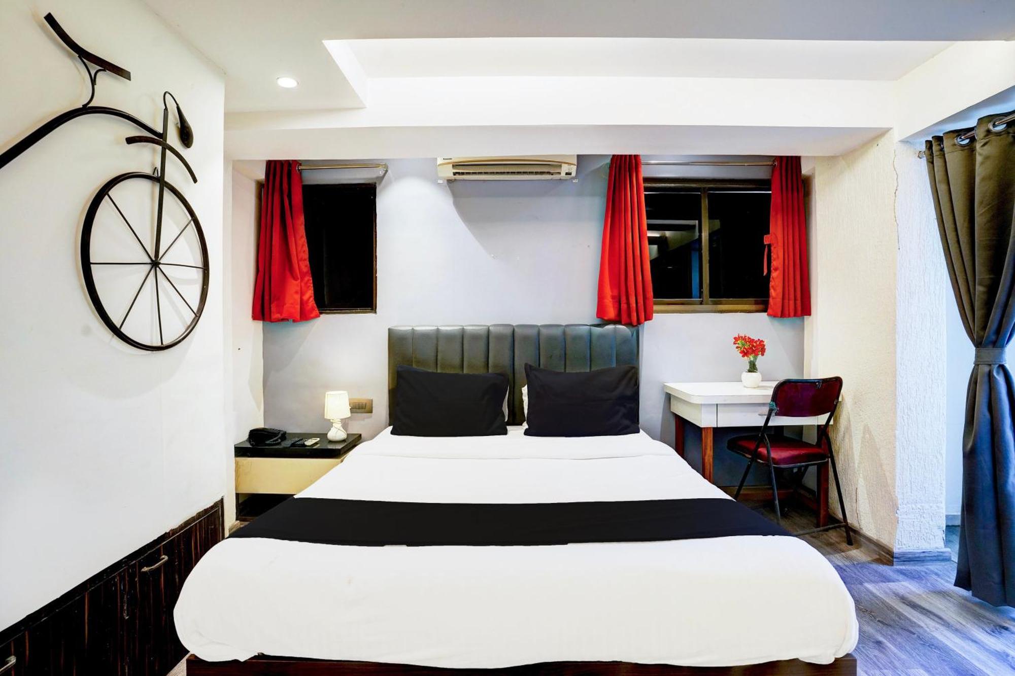 Super Hotel O Seawoods Near Palm Beach Road Formerly Sai Roop Navi Mumbai Buitenkant foto