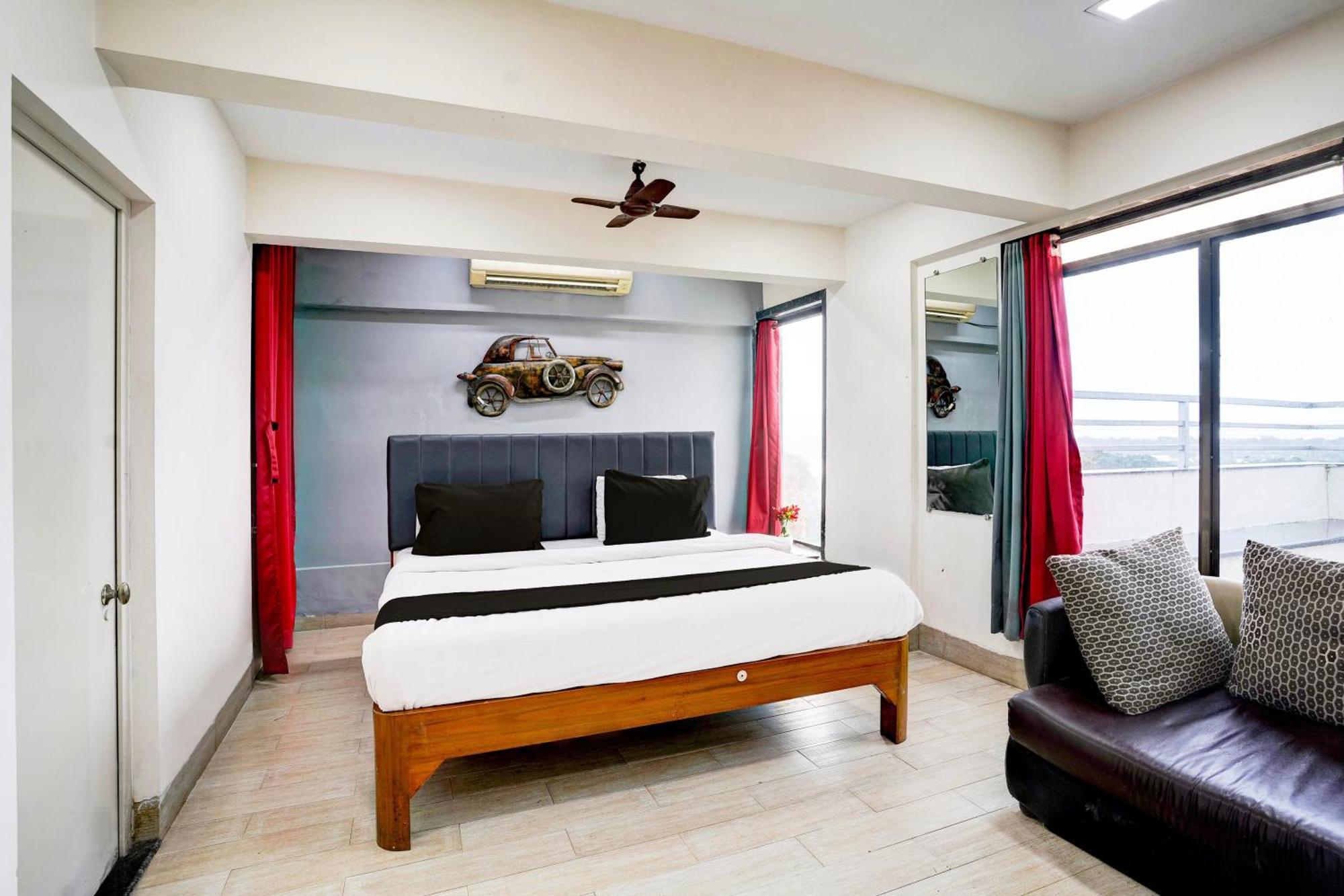 Super Hotel O Seawoods Near Palm Beach Road Formerly Sai Roop Navi Mumbai Buitenkant foto