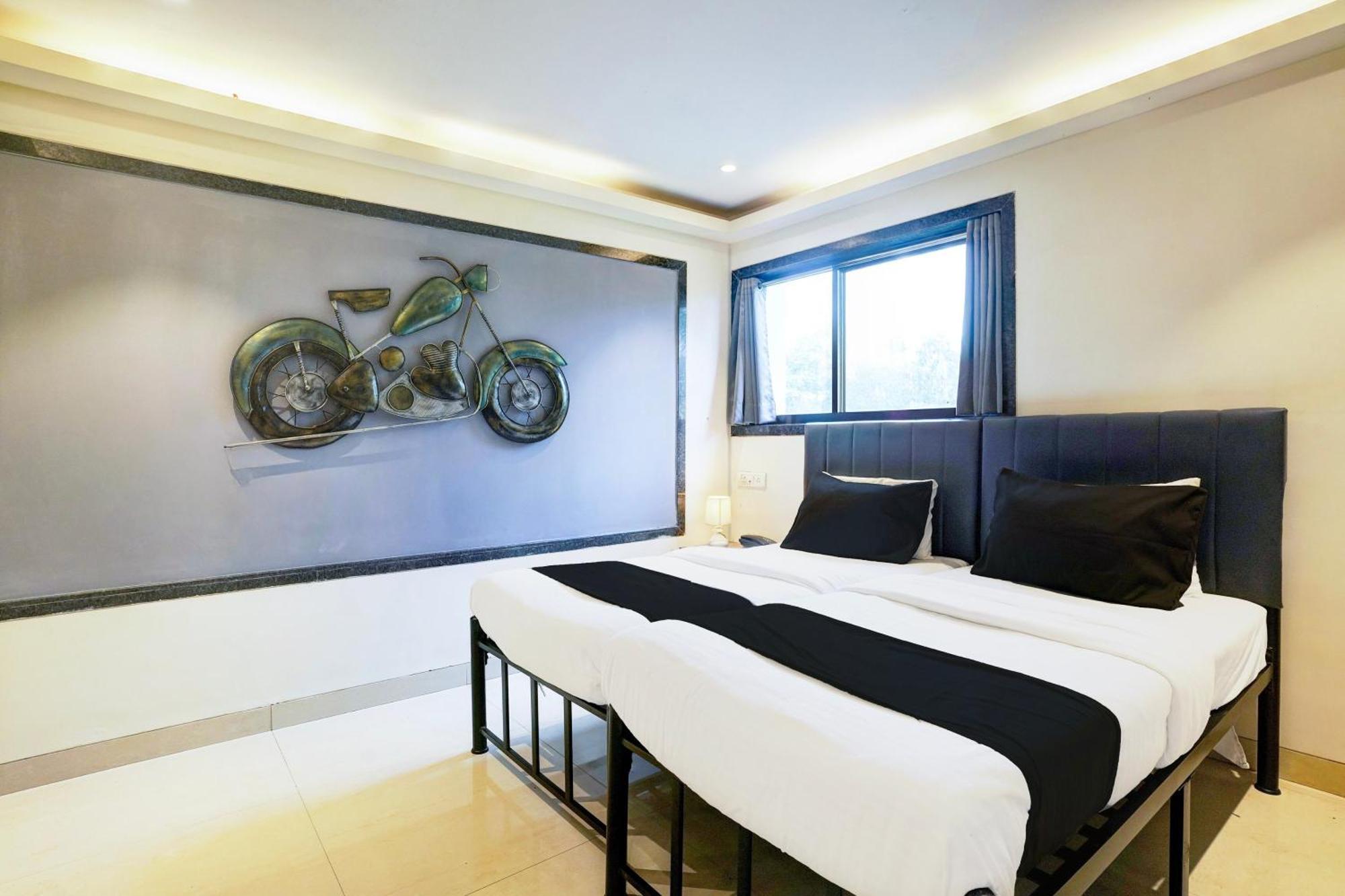 Super Hotel O Seawoods Near Palm Beach Road Formerly Sai Roop Navi Mumbai Buitenkant foto