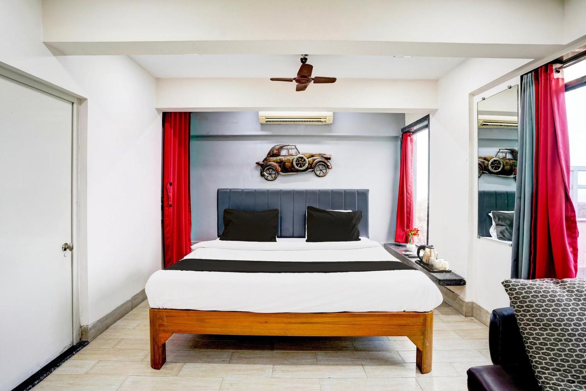 Super Hotel O Seawoods Near Palm Beach Road Formerly Sai Roop Navi Mumbai Buitenkant foto