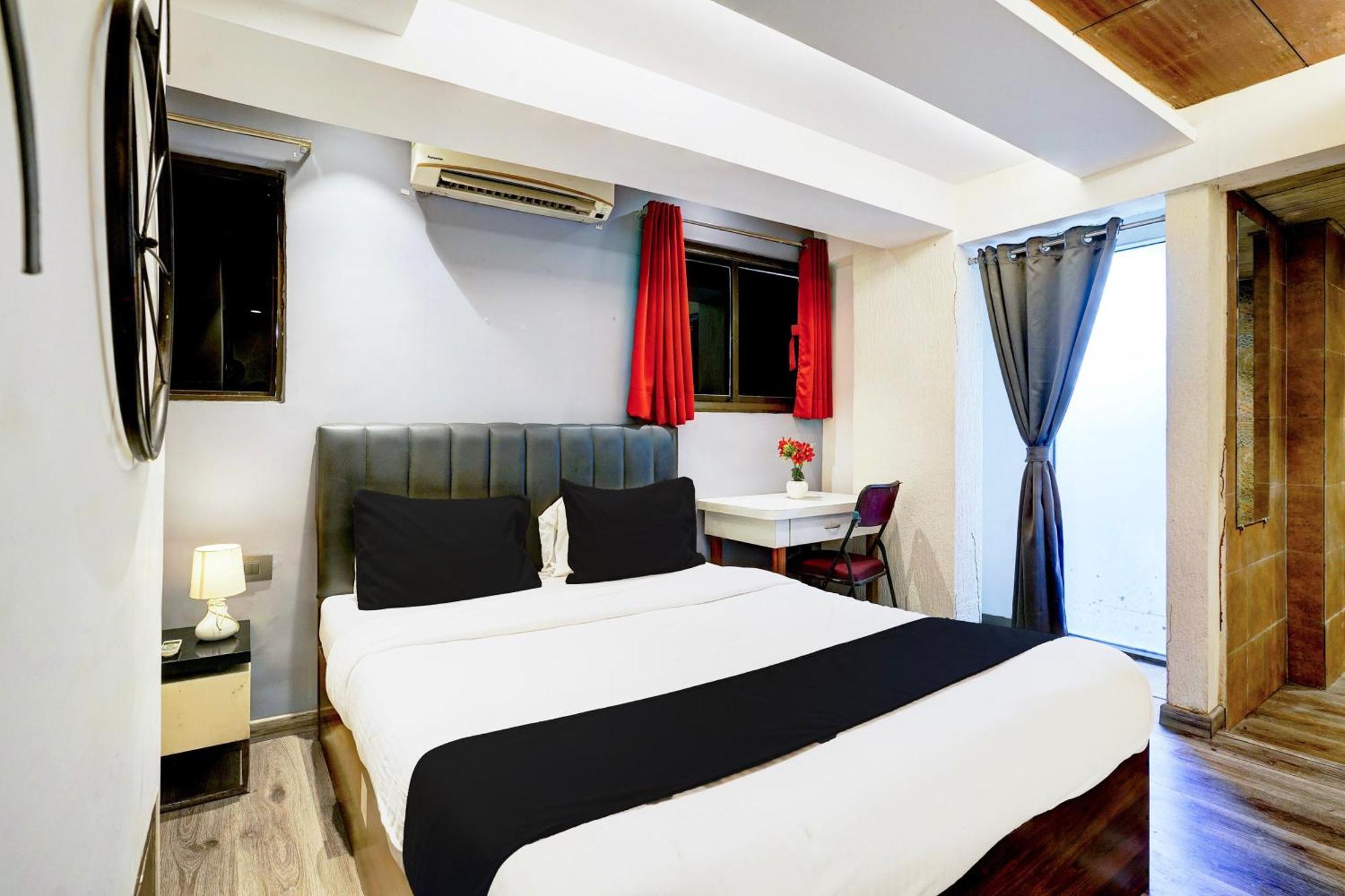 Super Hotel O Seawoods Near Palm Beach Road Formerly Sai Roop Navi Mumbai Buitenkant foto