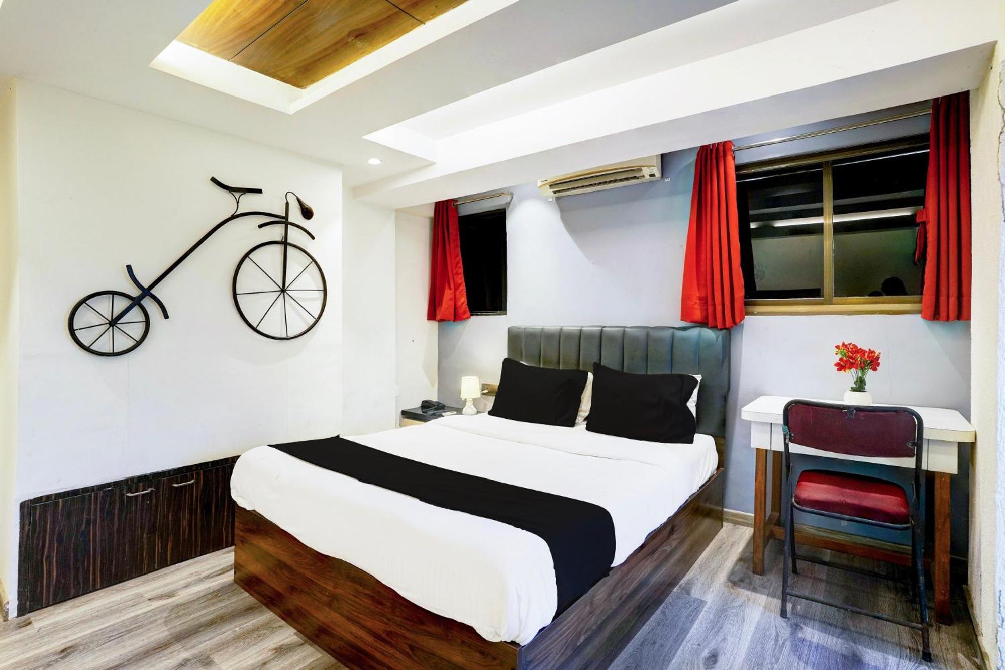 Super Hotel O Seawoods Near Palm Beach Road Formerly Sai Roop Navi Mumbai Buitenkant foto